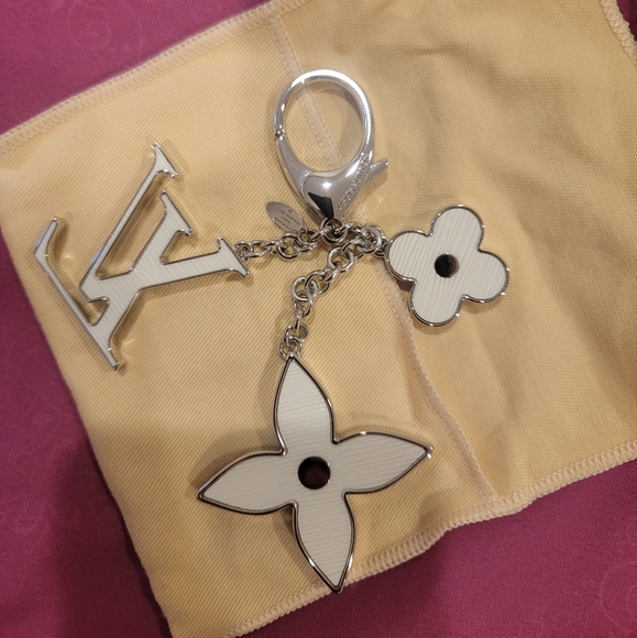 Bijoux Sac Fleur de Charm White Metallic M65085 #f02743 - Picture 3 of 9